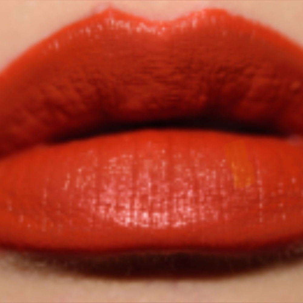 Mac Love Me Liquid Lipcolor - My Lips Are Insured #487 - NWT - Picture 4 of 4